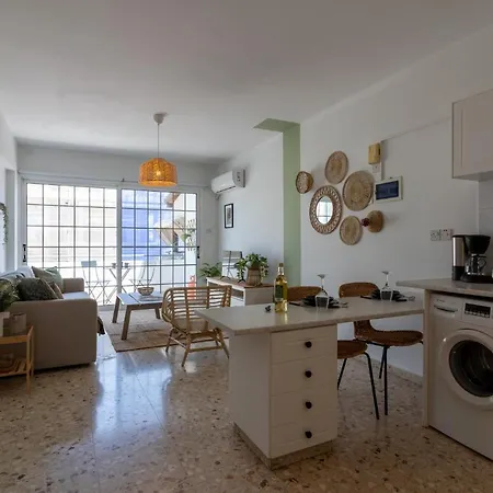 Apartment Blossom 1-bedroom In Larnaca